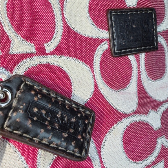 Coach EUC pink and cream, monogrammed wristlet with hang tag - Picture 3 of 8